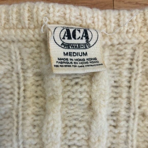 100% wool button down vintage sweater - Picture 3 of 9